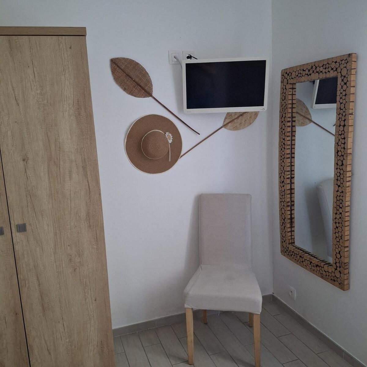Mistral Appartements Пор-Сен-Луї-дю-Рон Екстер'єр фото