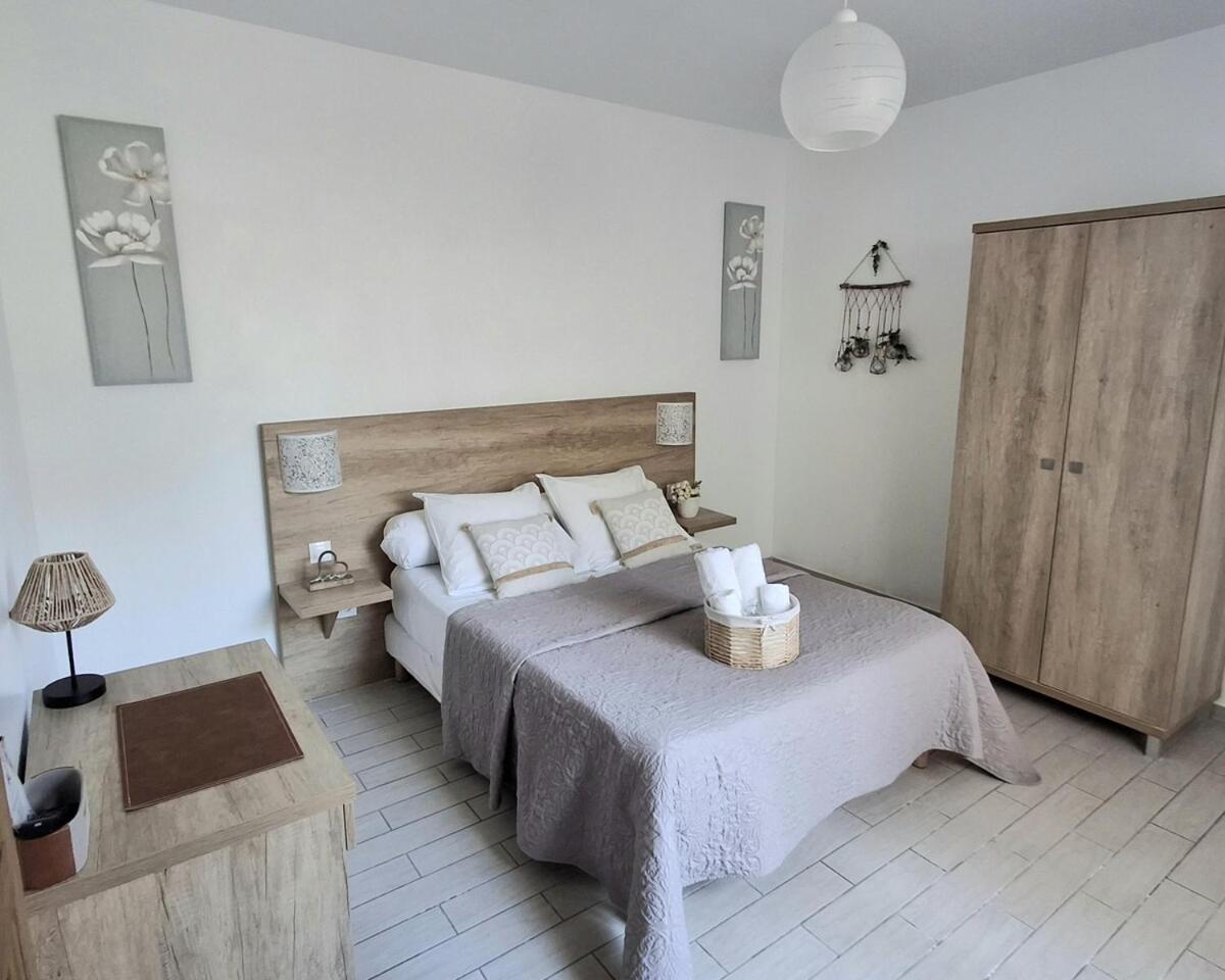 Mistral Appartements Пор-Сен-Луї-дю-Рон Екстер'єр фото